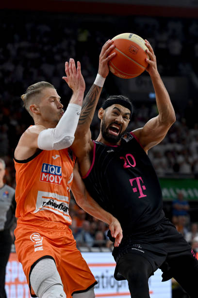 还显示了她 还显示了她