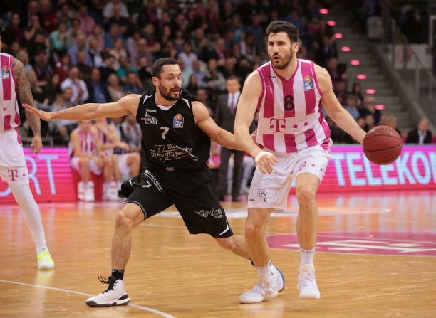 一球之隔 一球之隔