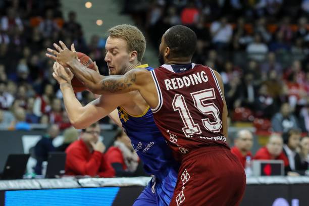 比赛在晚间 比赛在晚间